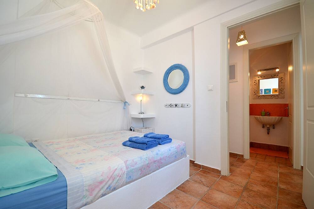 Photo of Bedroom in Faros Armenistis