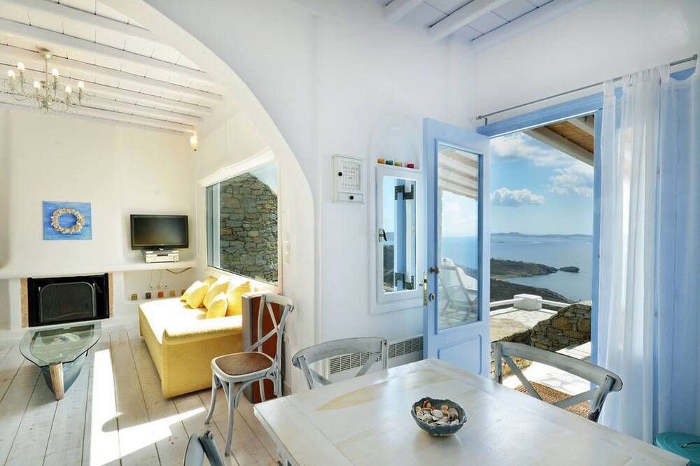 Photo of Livingroom in Faros Armenistis