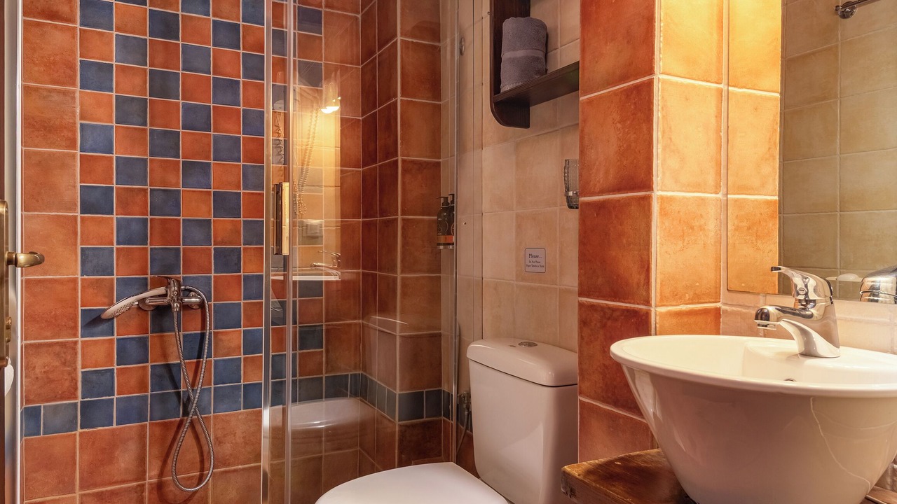 Photo of Bathroom in Elati