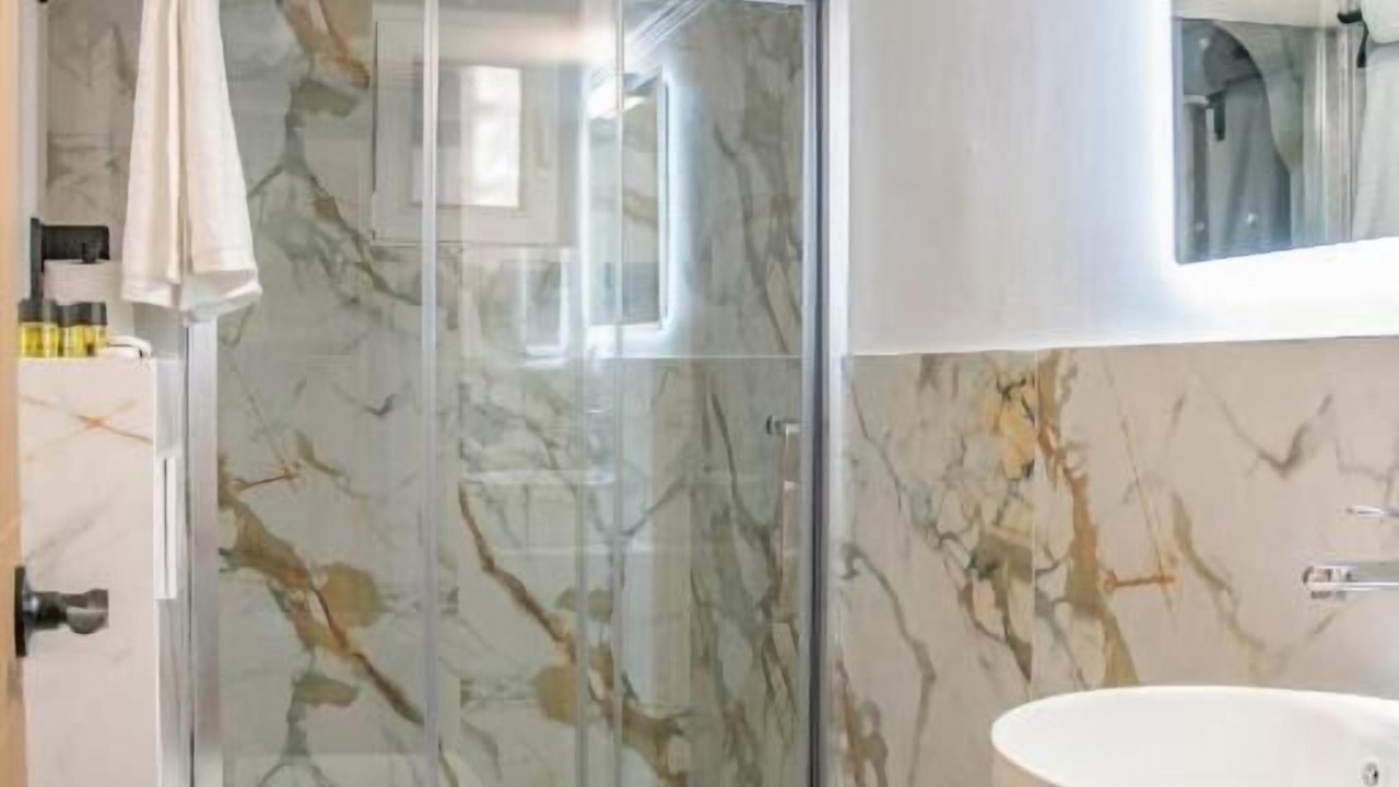 Photo of Bathroom in Alimos