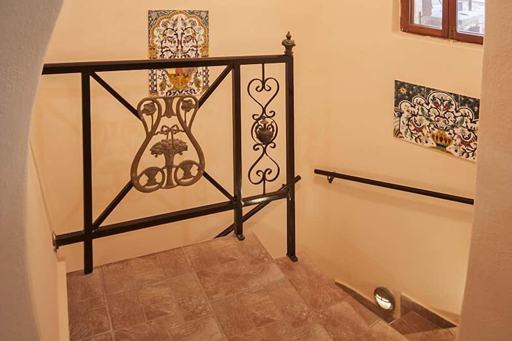 Photo of Livingroom in Vothon