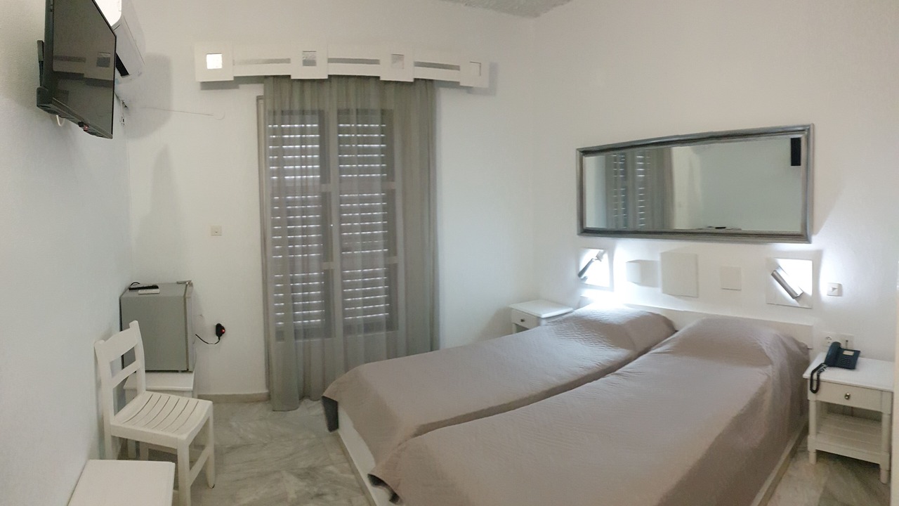 Photo of Bedroom in Exo Gialos