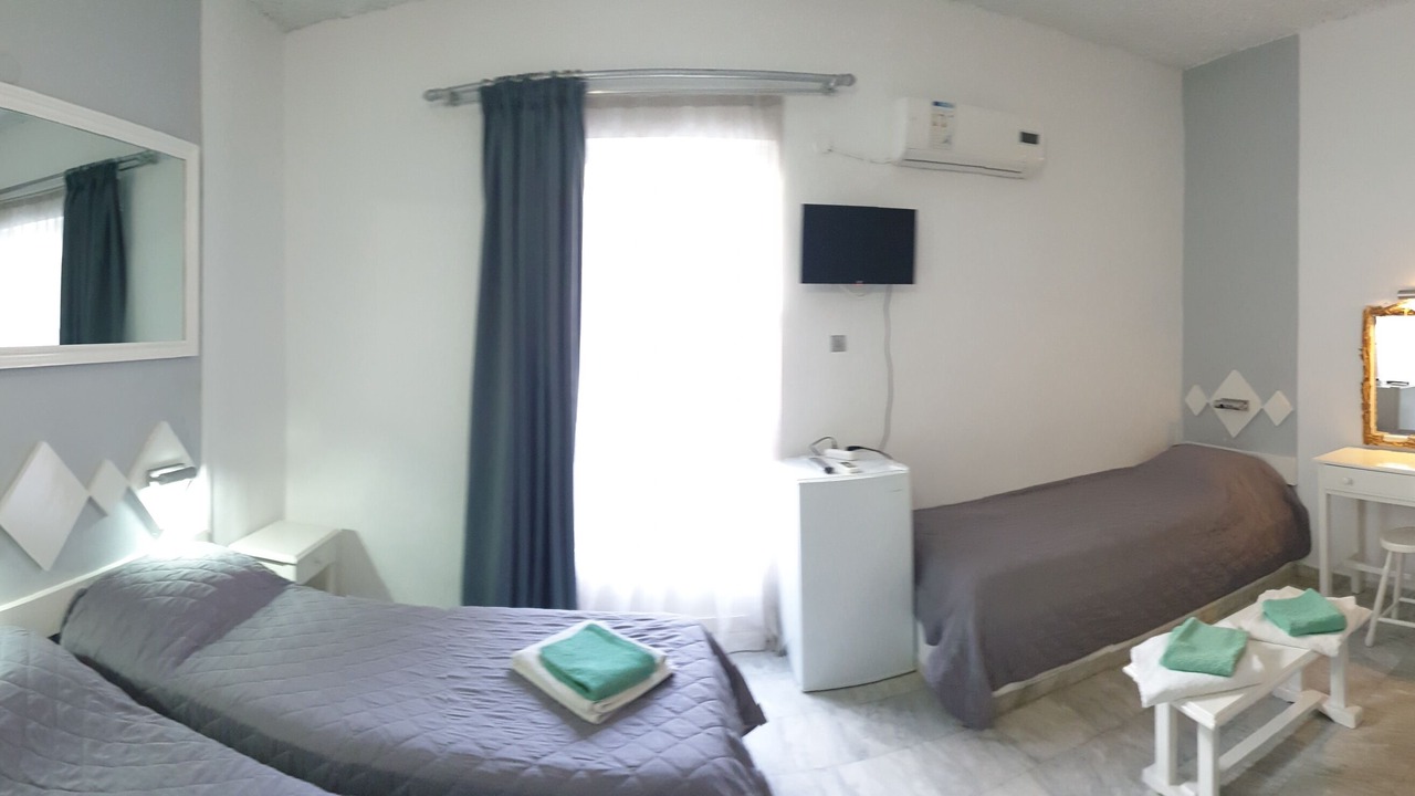 Photo of Bedroom in Exo Gialos