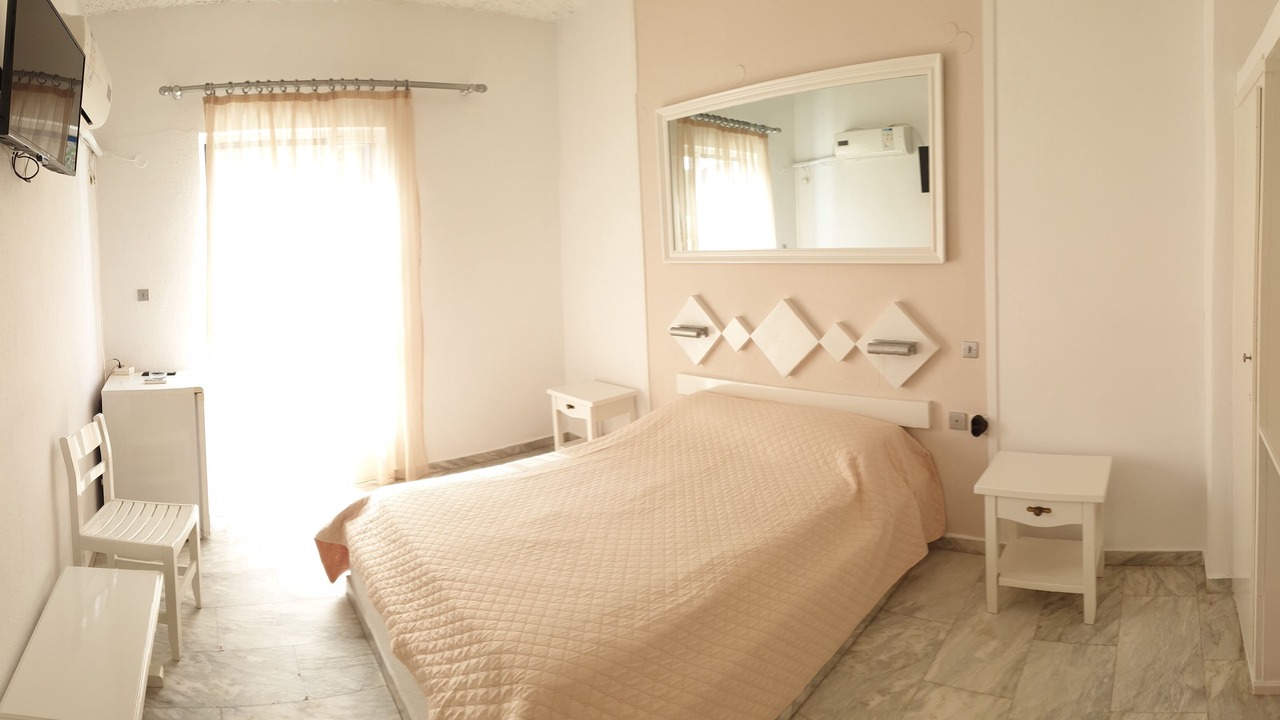 Photo of Bedroom in Exo Gialos