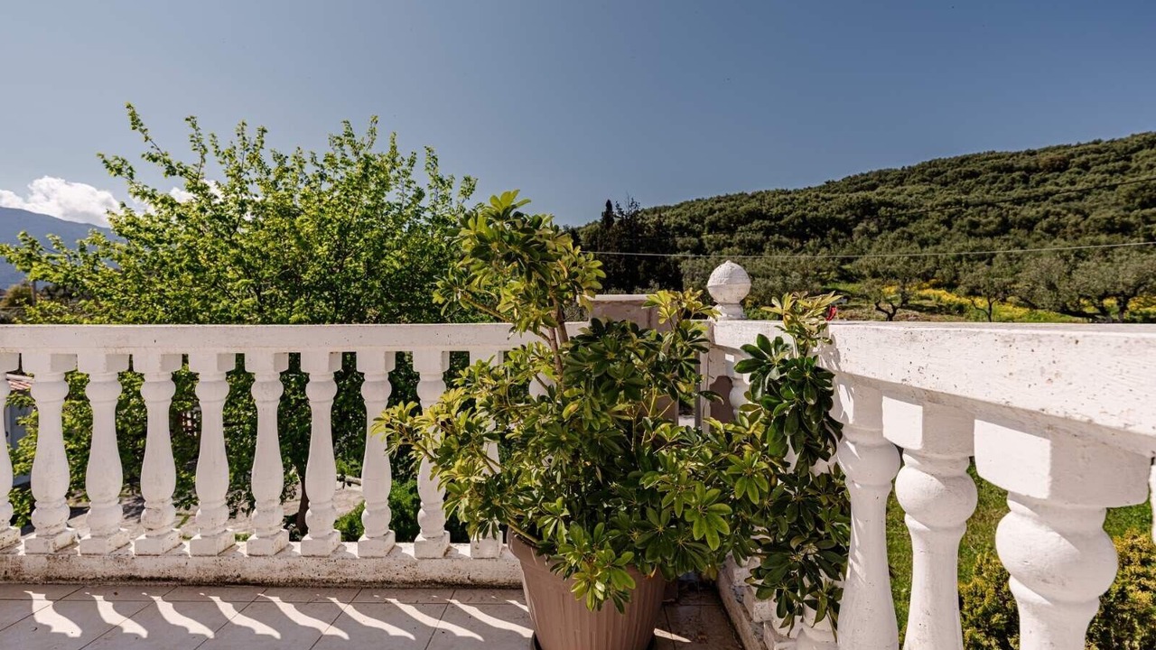 Photo of Patio Balcony in Alikanas