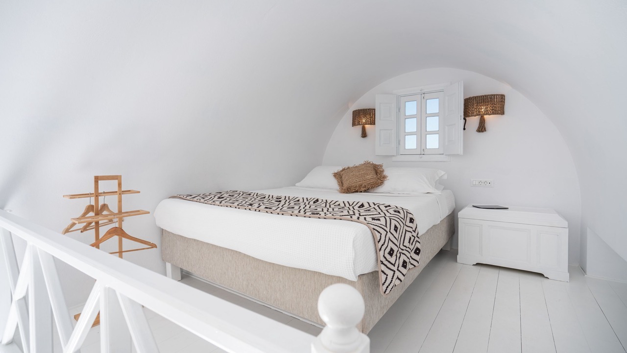 Photo of Bedroom in Oia