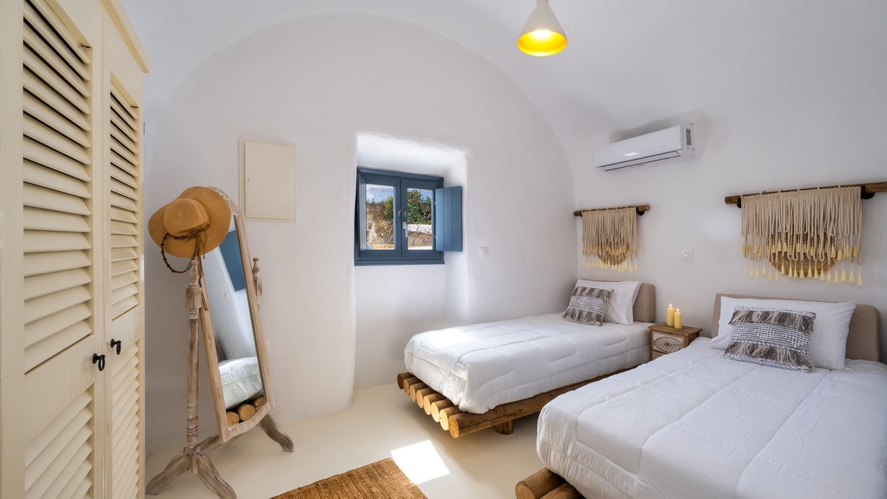 Photo of Bedroom in Messaria