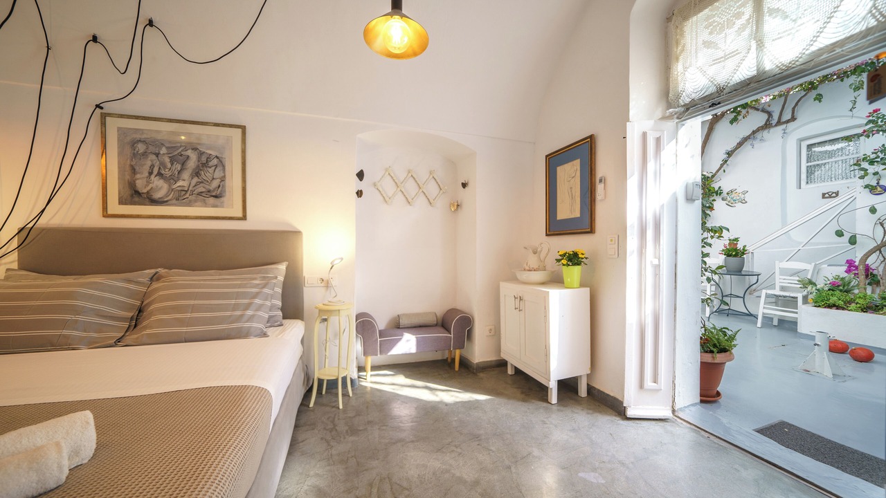 Photo of Bedroom in Oia