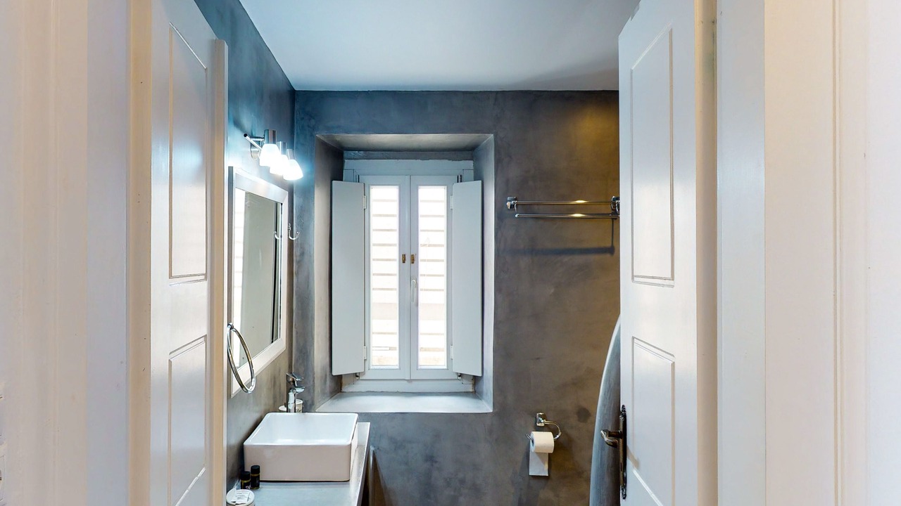 Photo of Bathroom in Fira