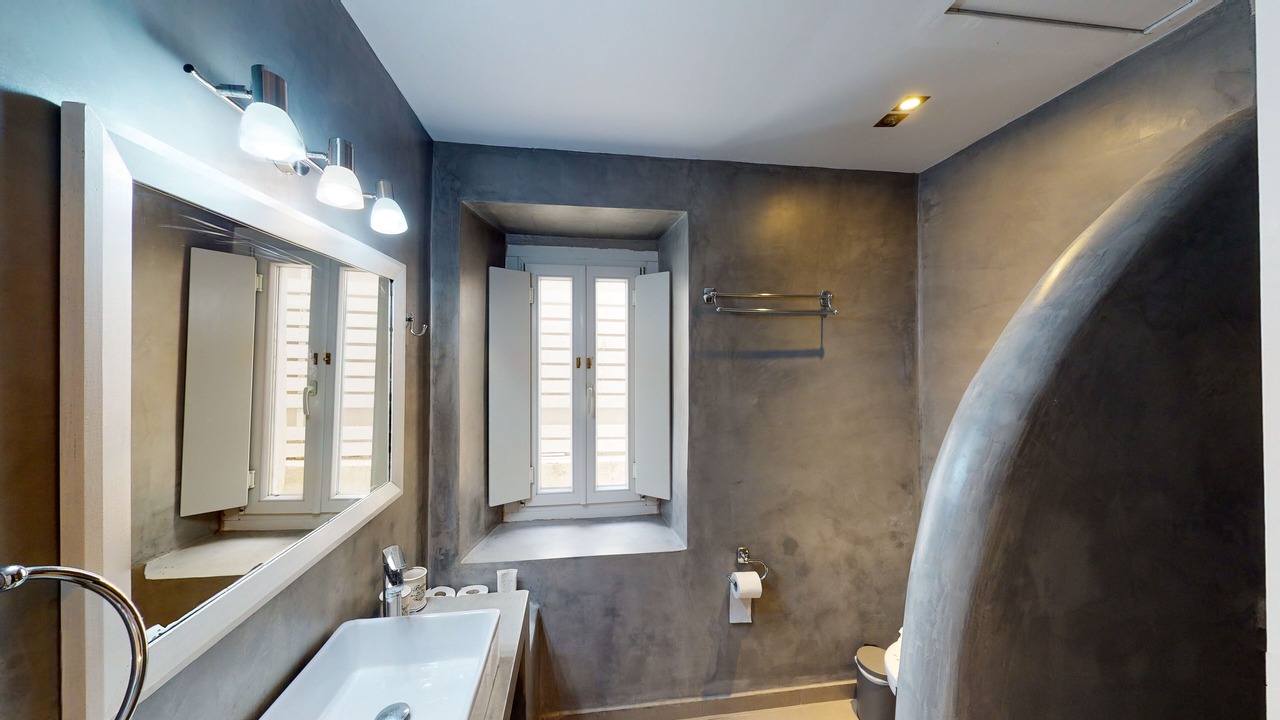 Photo of Bathroom in Fira