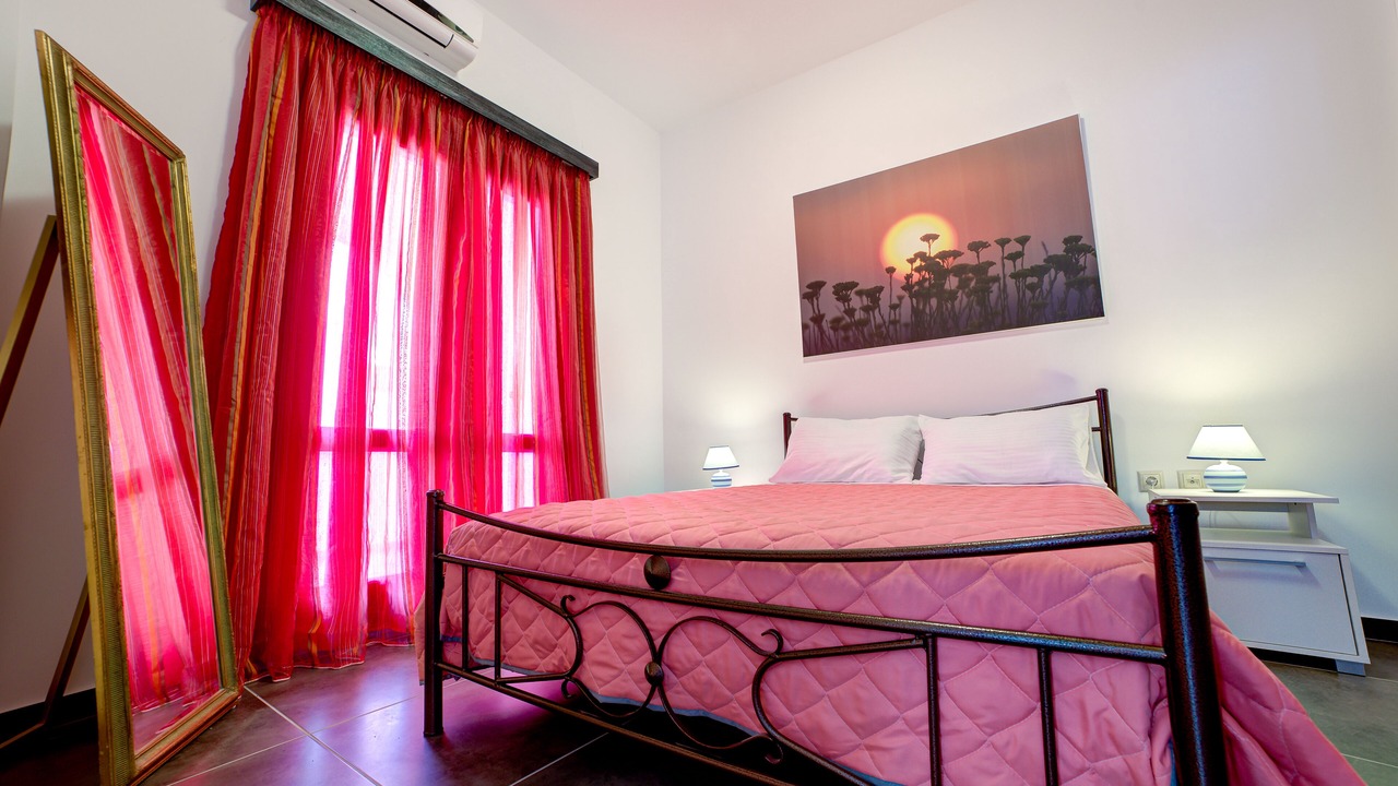 Photo of Bedroom in Perissa