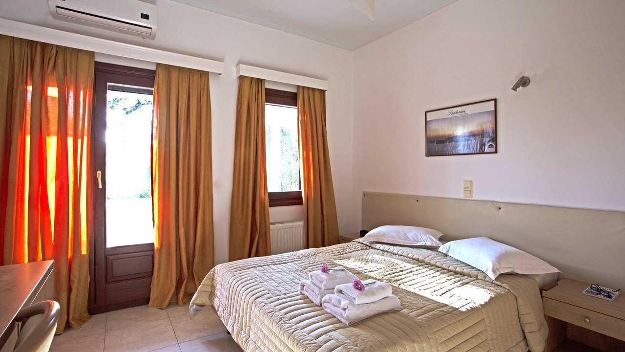 Photo of Bedroom in Perissa