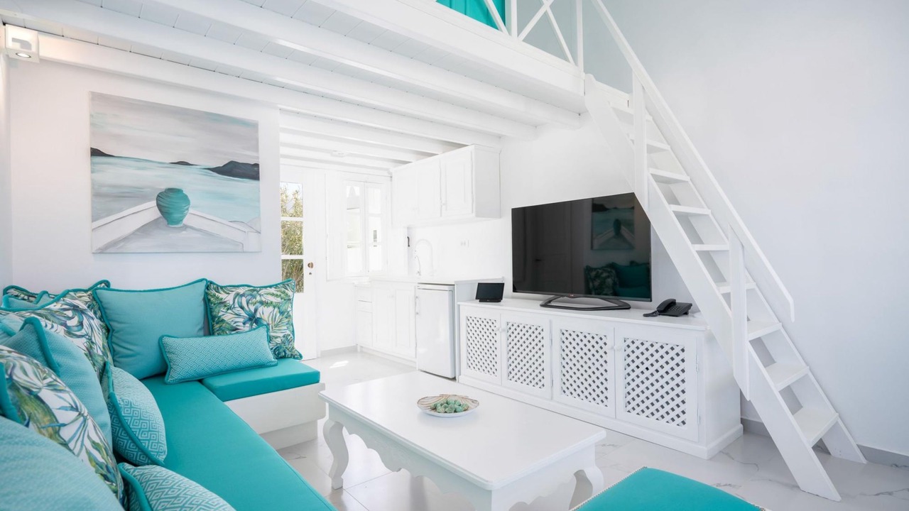 Photo of Livingroom in Amoudi Bay