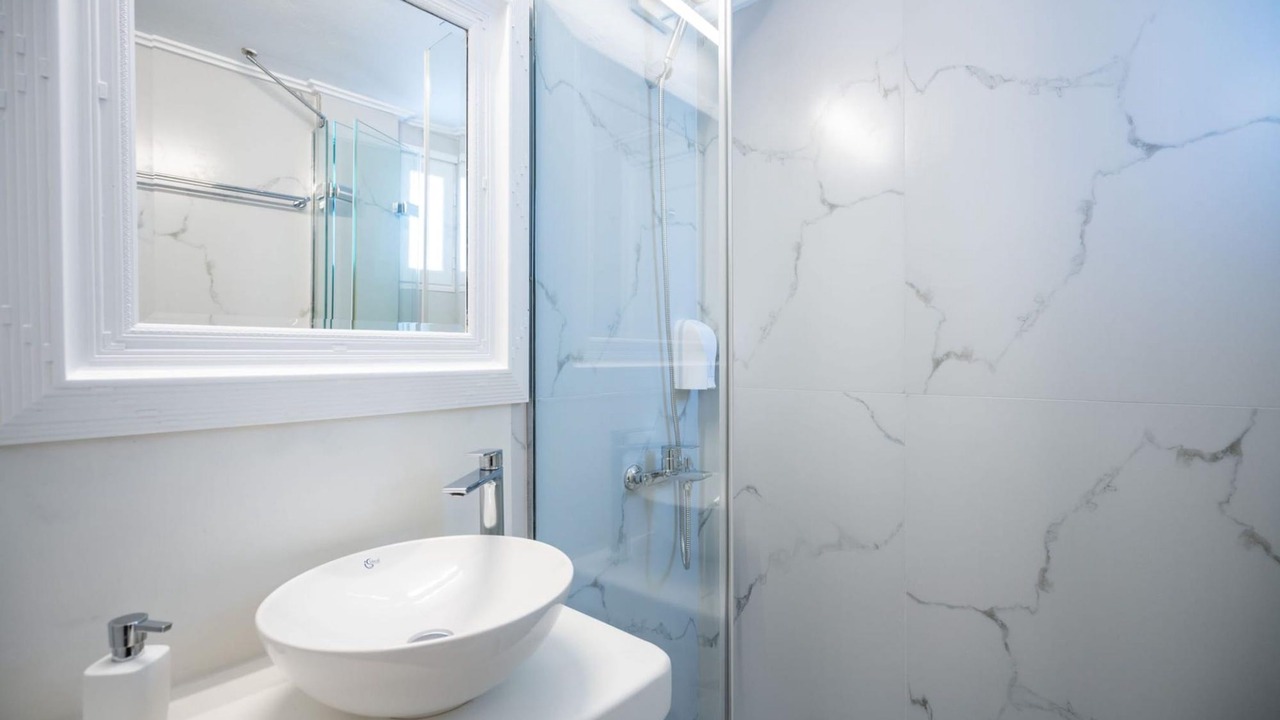 Photo of Bathroom in Amoudi Bay