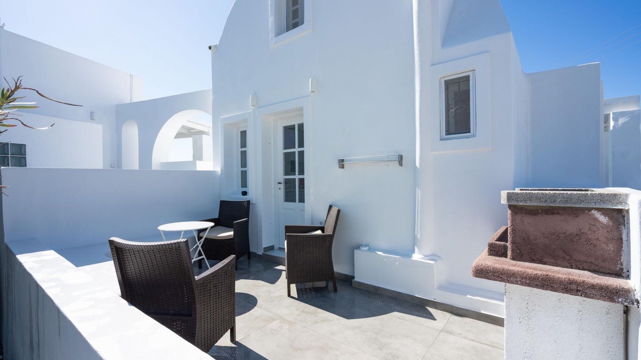 Photo of Patio Balcony in Amoudi Bay