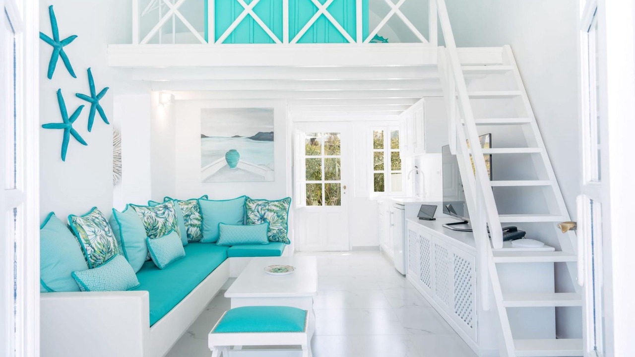 Photo of Livingroom in Amoudi Bay