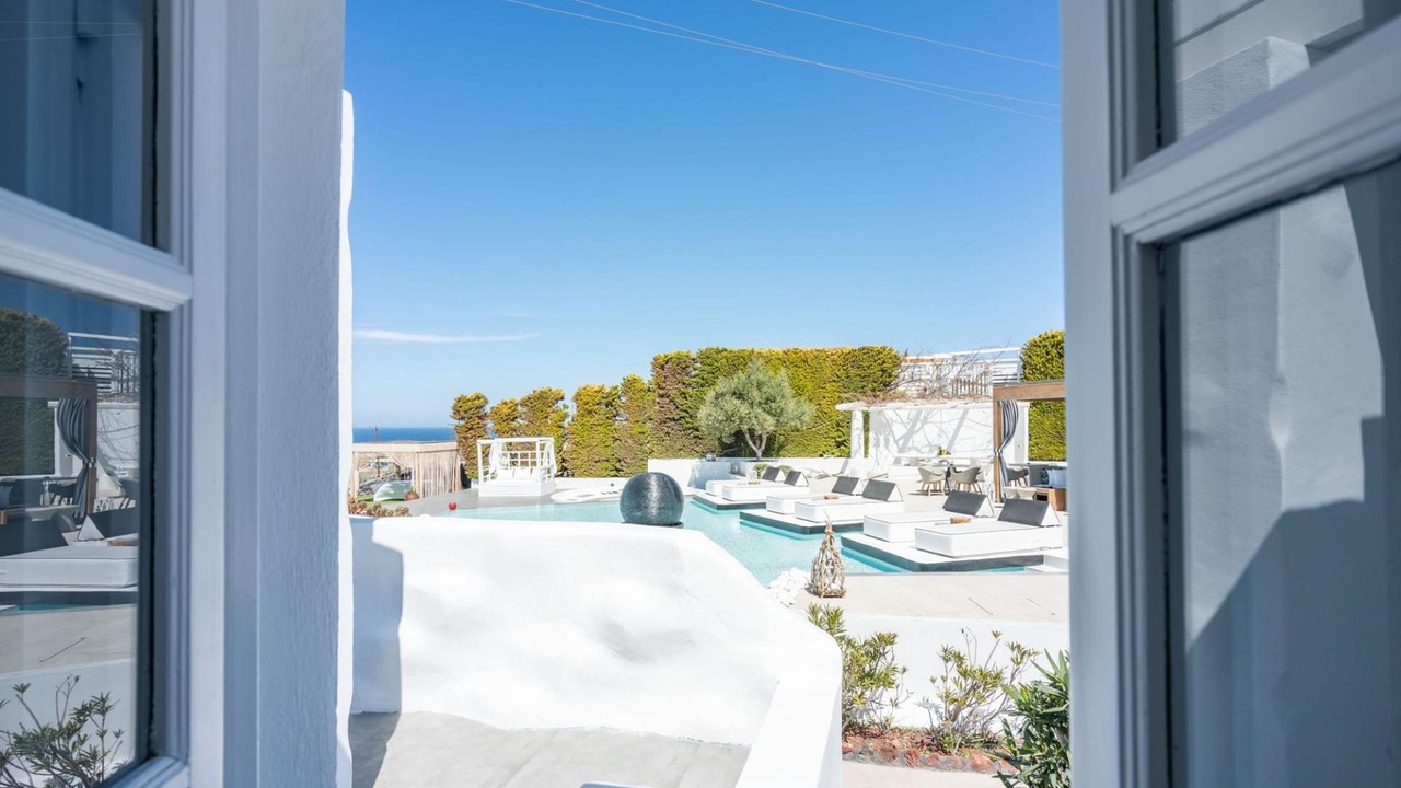 Photo of Patio Balcony in Amoudi Bay