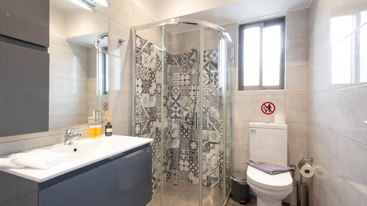 Photo of Bathroom in Alimos