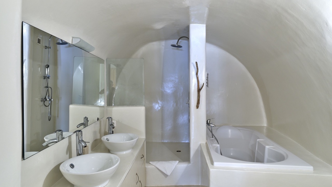Photo of Bathroom in Firostefani