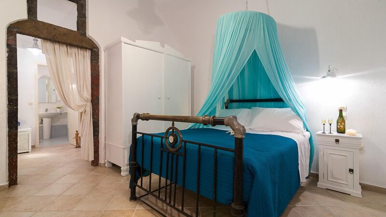 Photo of Bedroom in Oia