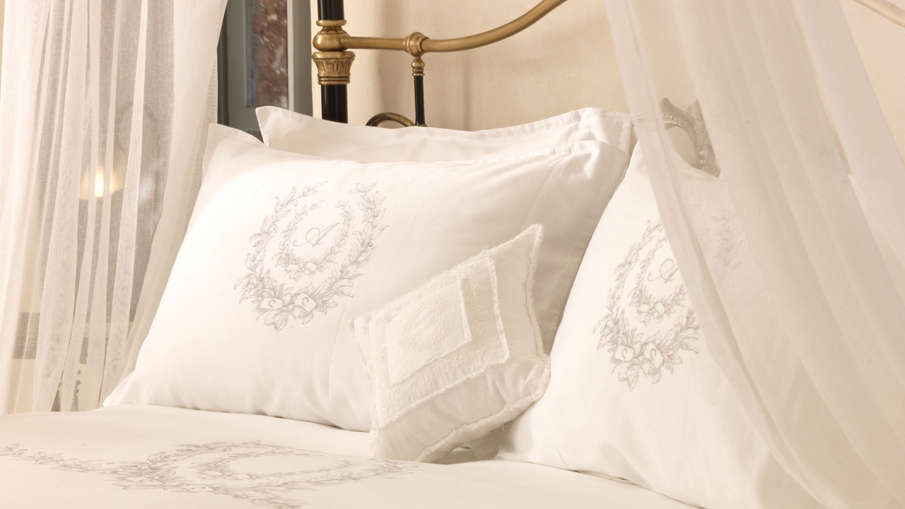 Photo of Bedroom in Oia