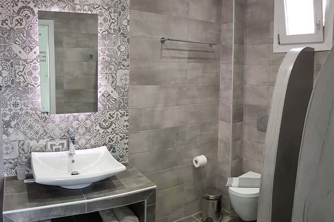 Photo of Bathroom in Fira