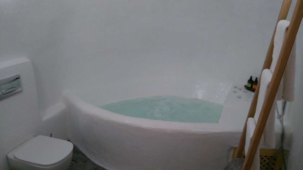 Photo of Bathroom in Fira