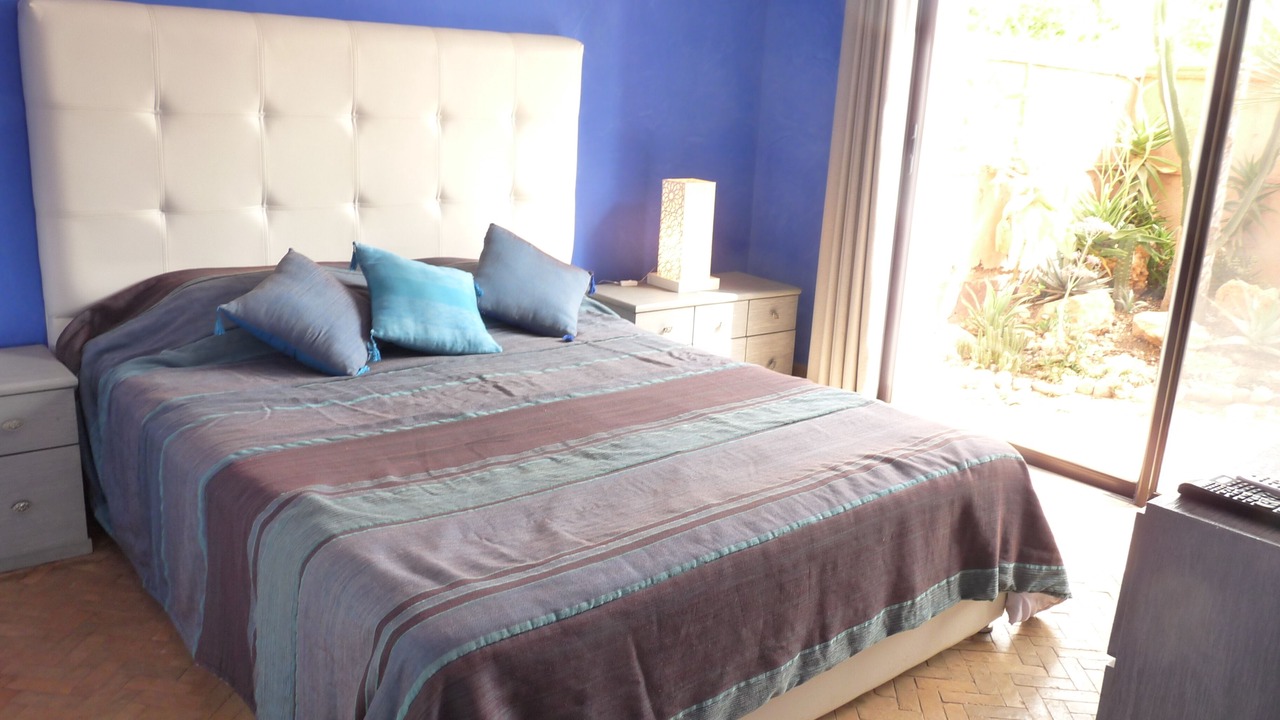 Photo of Bedroom in Issen