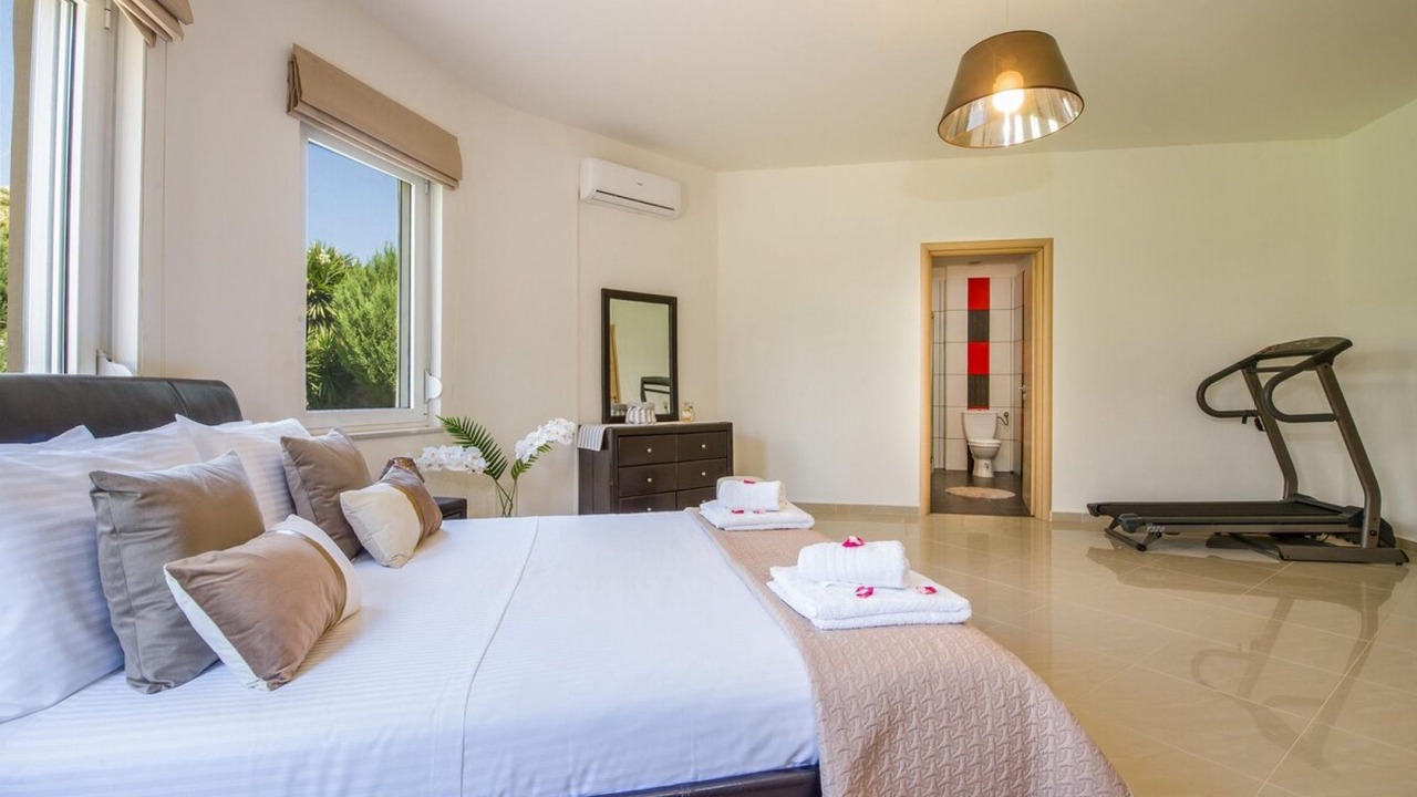 Photo of Bedroom in Kato Stalos