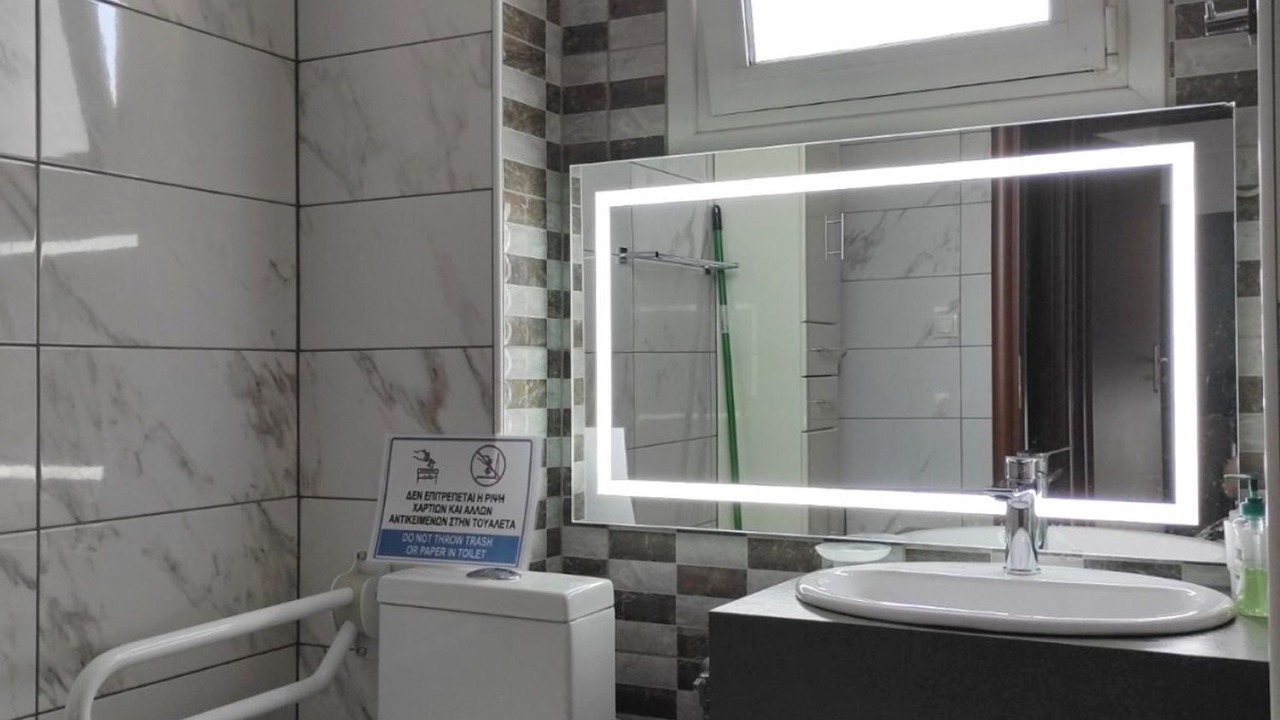 Photo of Bathroom in Volos City Centre