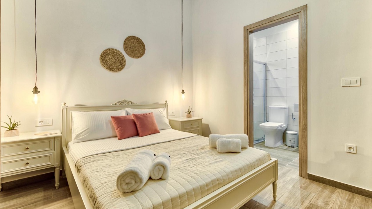 Photo of Bedroom in Pigadhakia