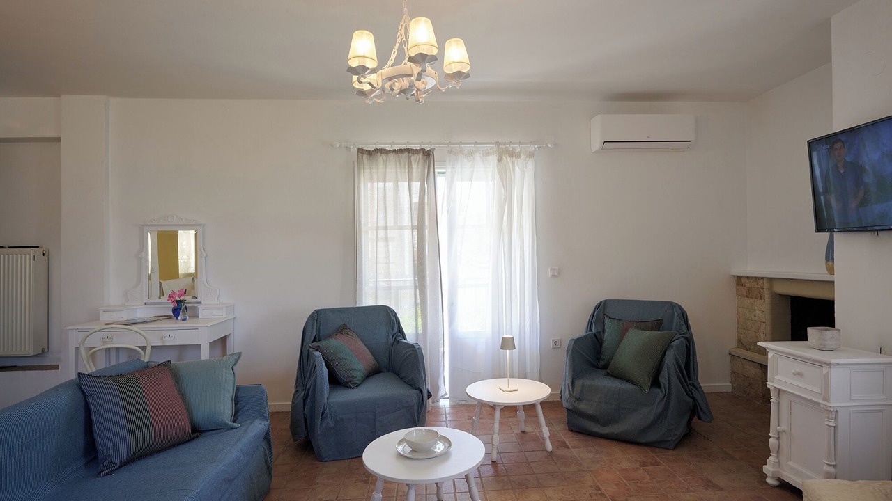 Photo of Livingroom in Steni Dirfyos