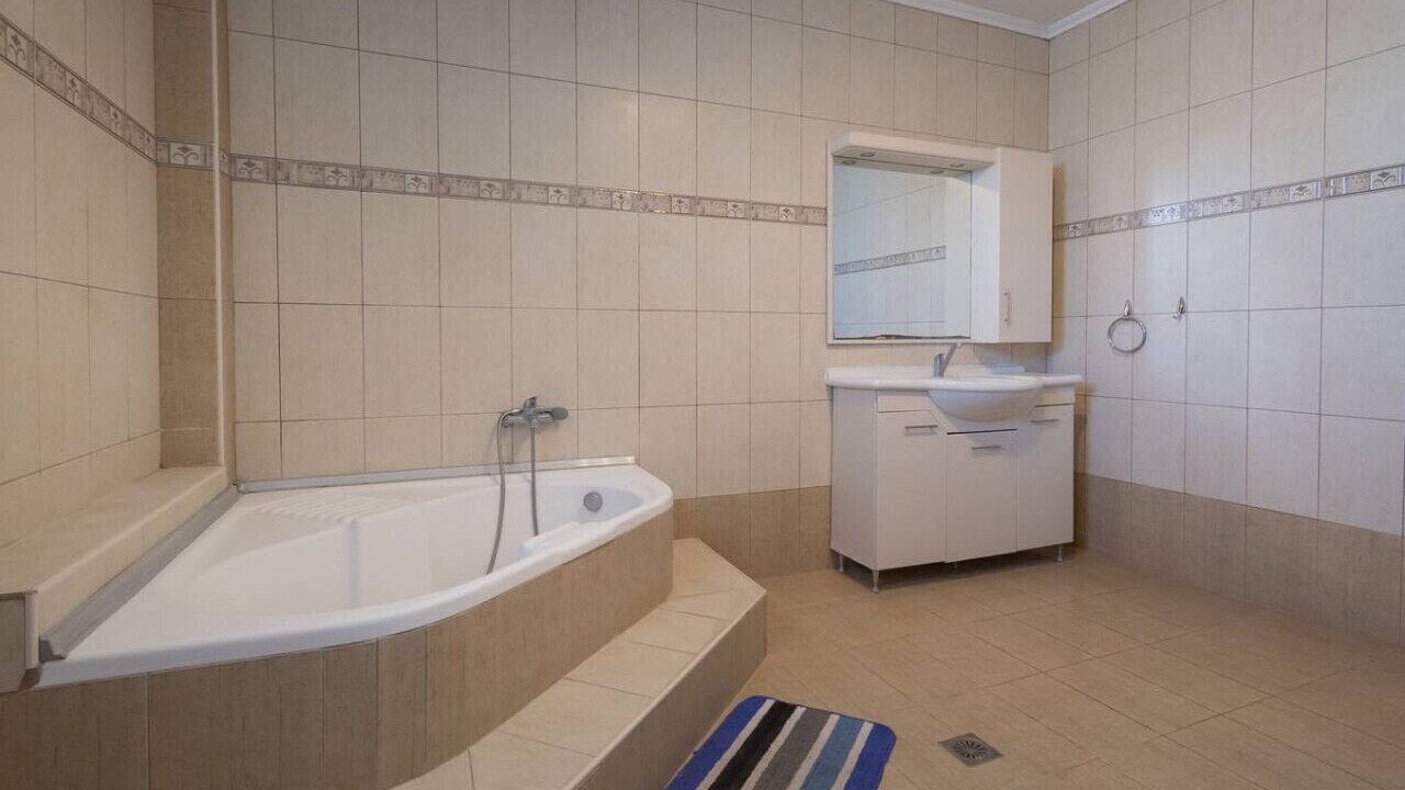 Photo of Bathroom in Flogita