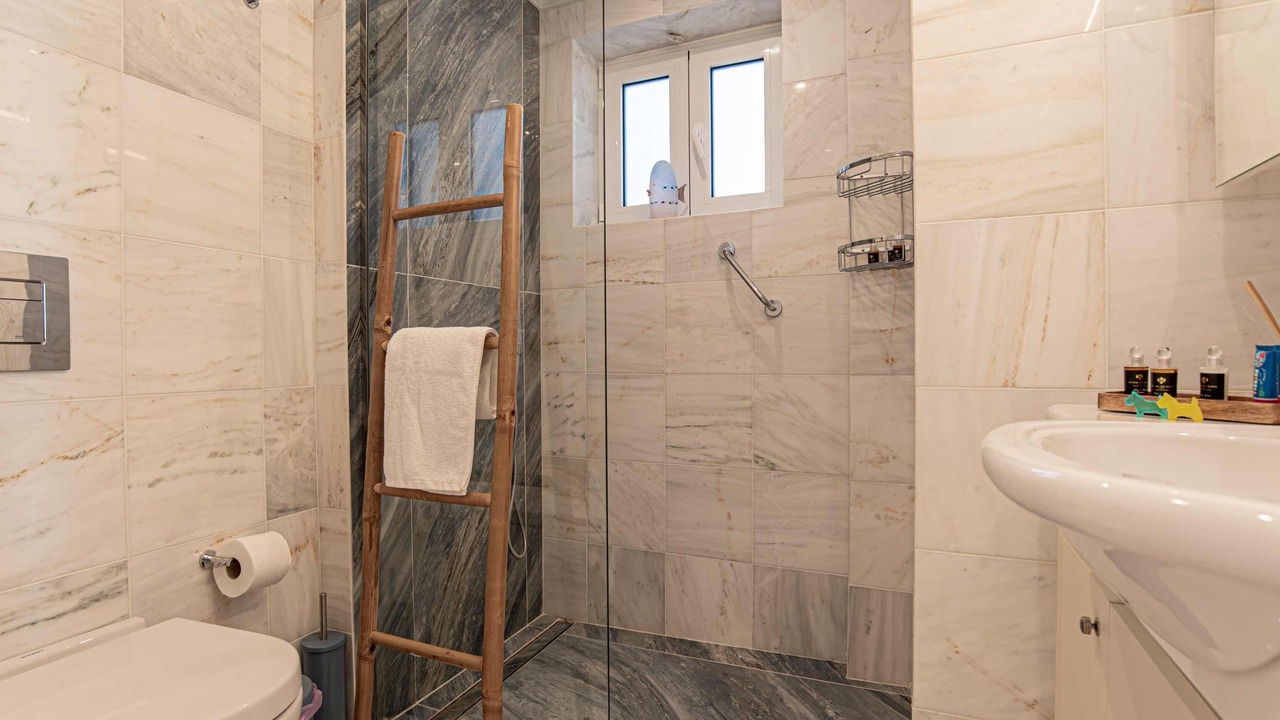 Photo of Bathroom in Anavyssos
