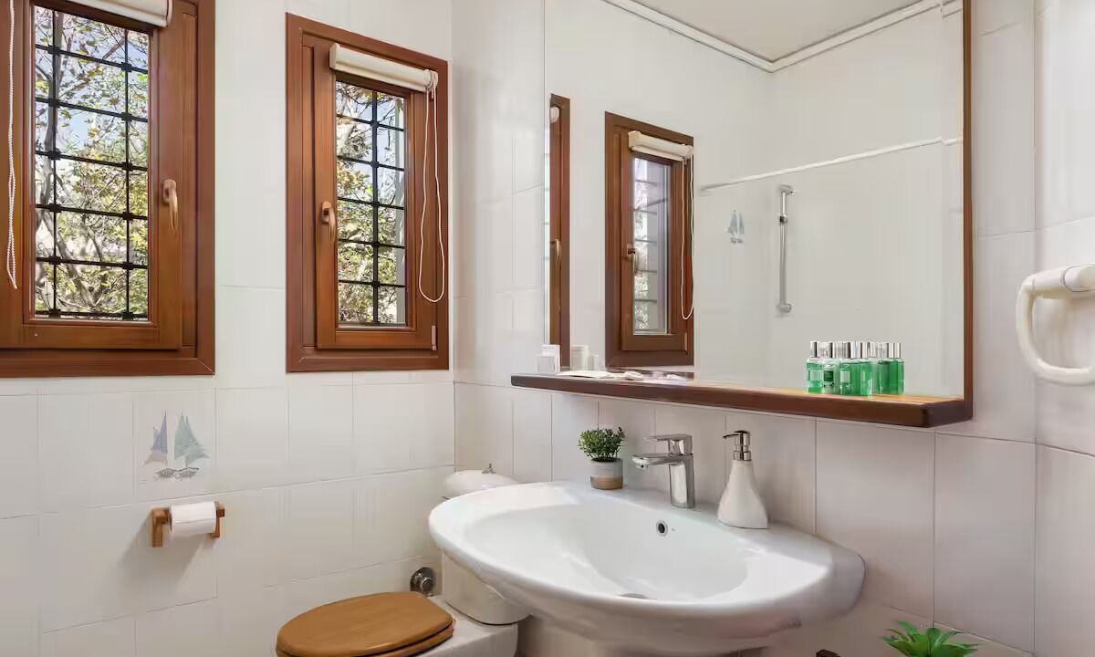 Photo of Bathroom in Anavyssos