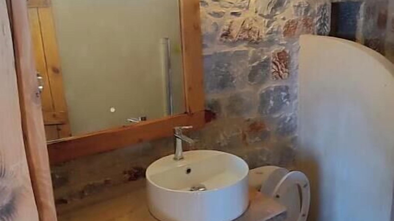 Photo of Bathroom in East Mani