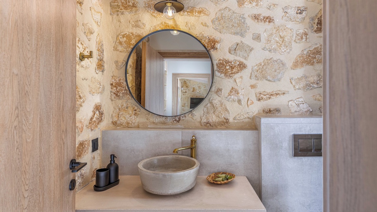 Photo of Bathroom in Minoa Pediada