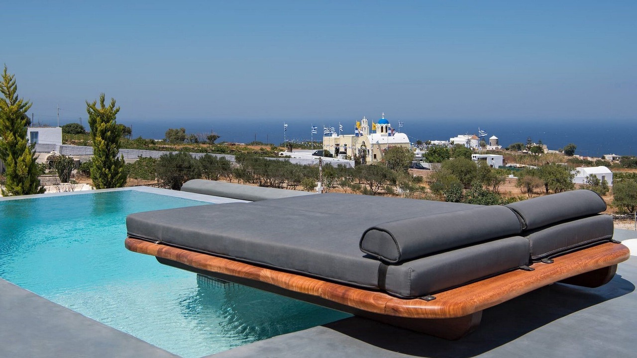 Photo of Others in Fira