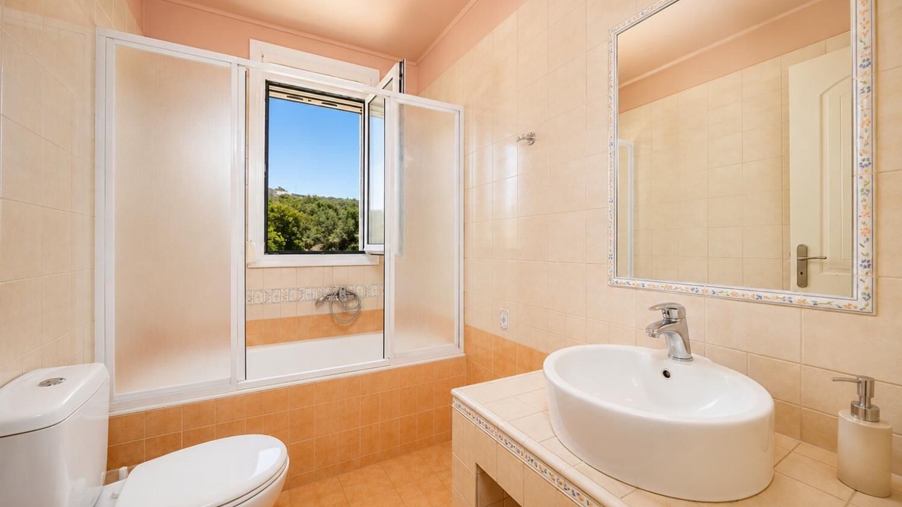 Photo of Bathroom in Gerani