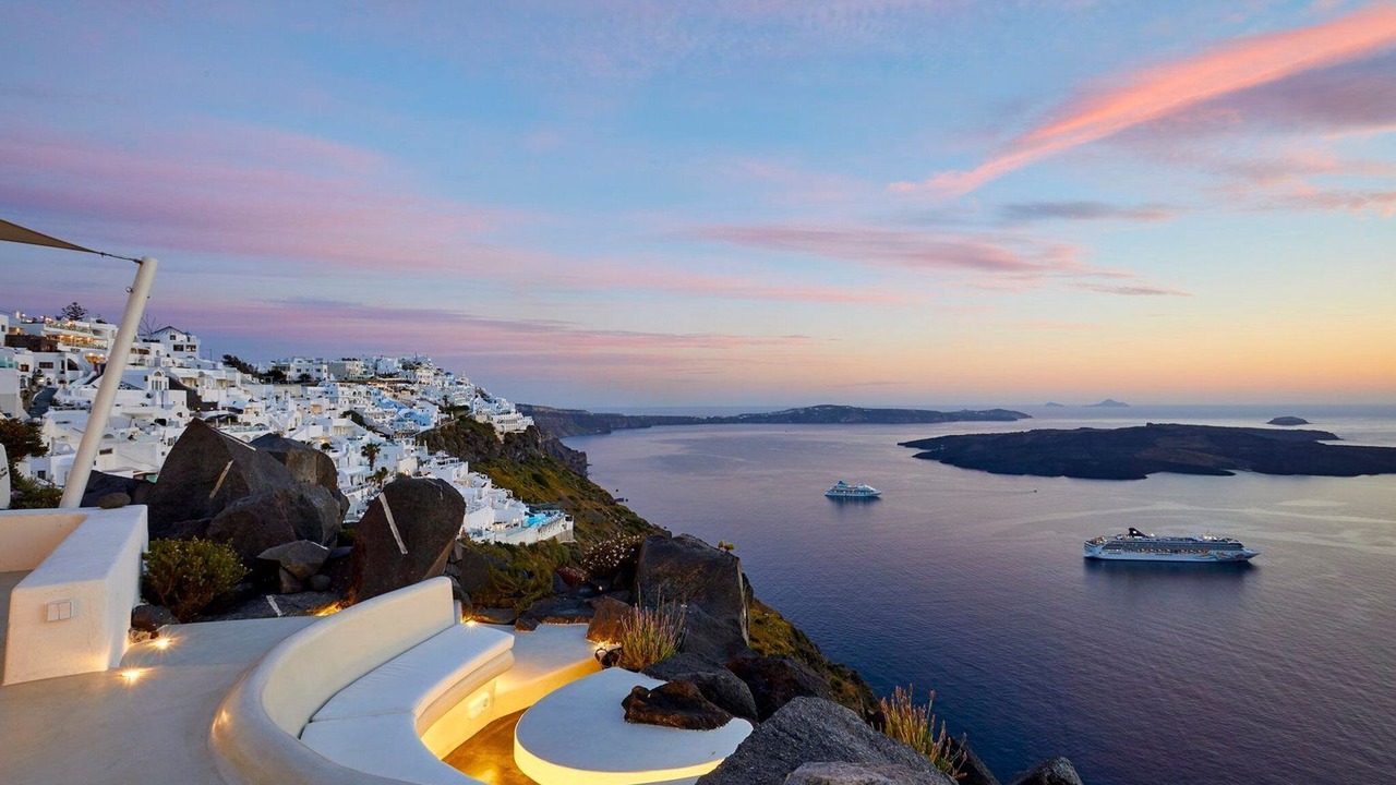 Photo of Others in Fira