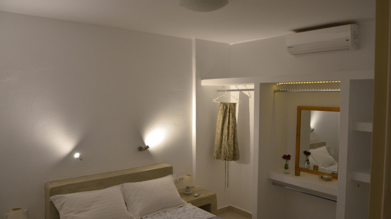 Photo of Bedroom in Exo Gialos