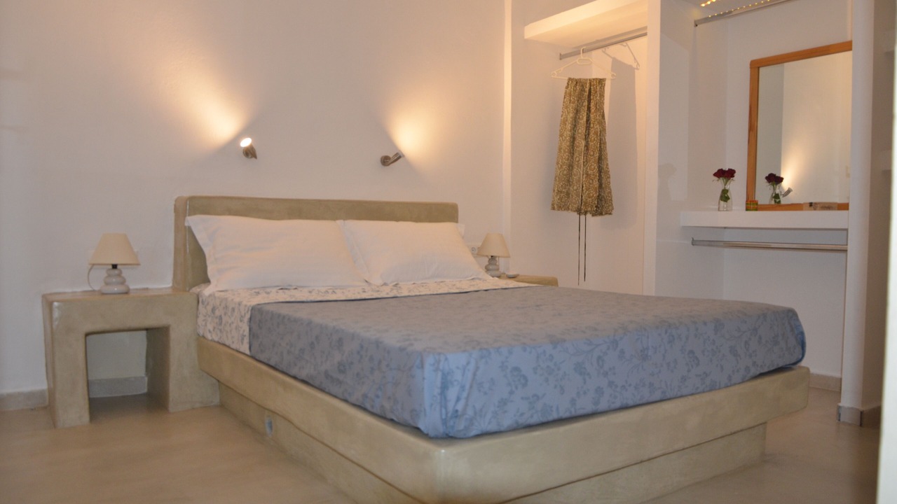Photo of Bedroom in Exo Gialos
