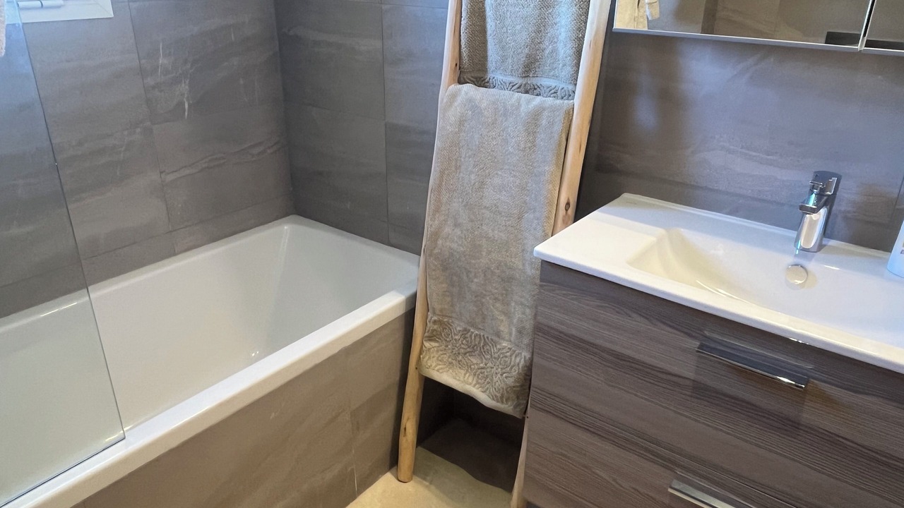 Photo of Bathroom in Tamrhakht