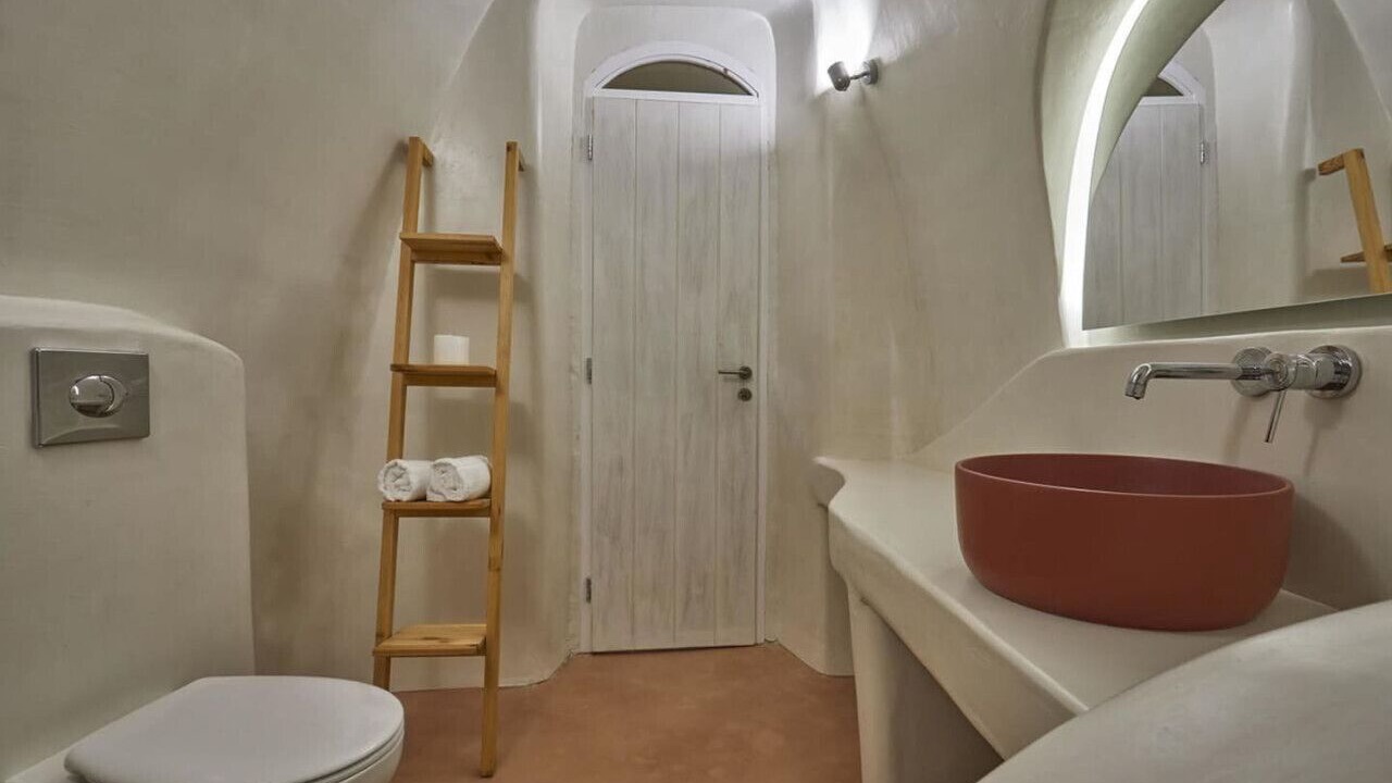 Photo of Bathroom in Fira