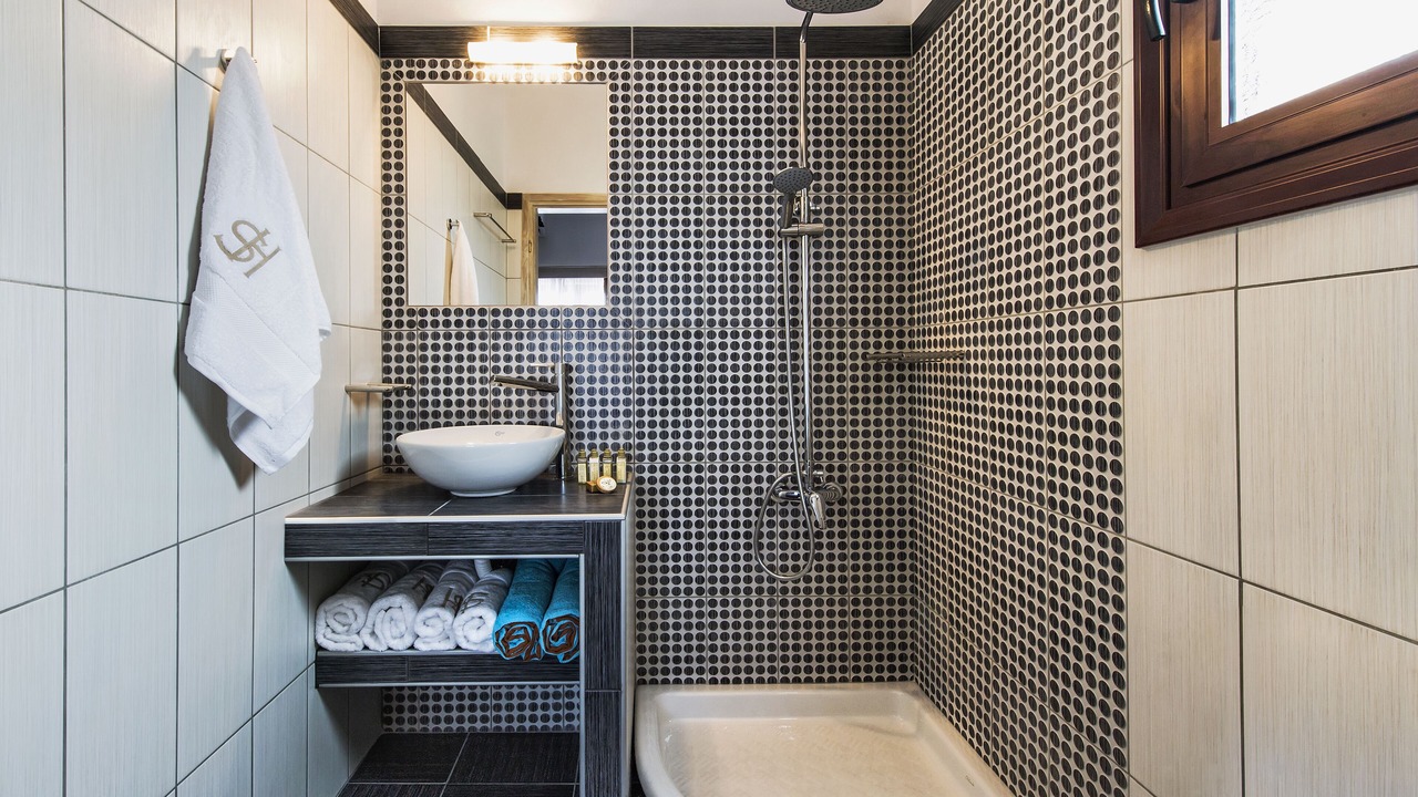 Photo of Bathroom in Perissa