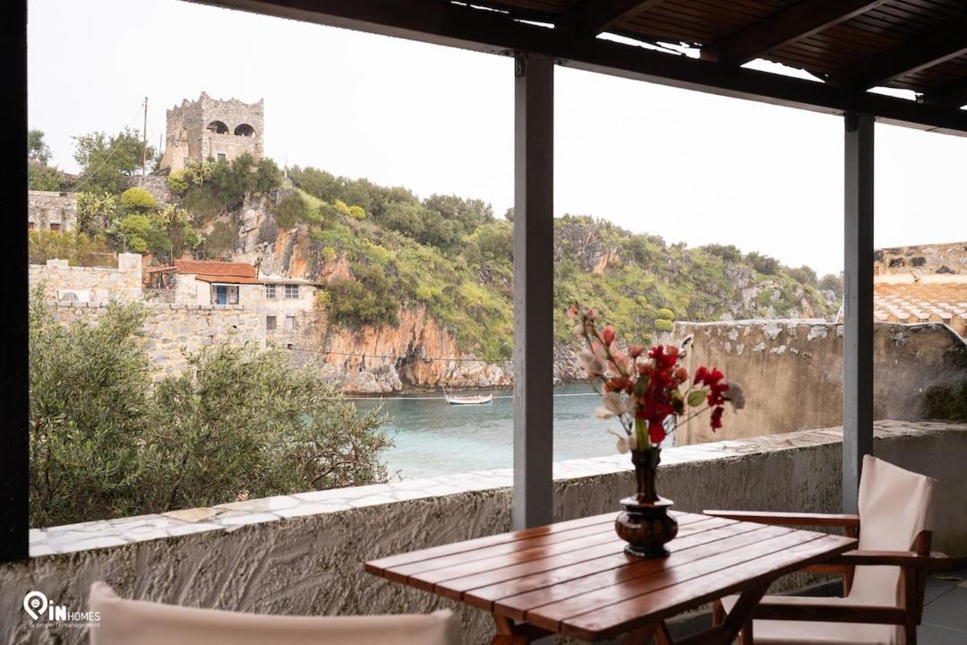 Photo of Patio Balcony in East Mani