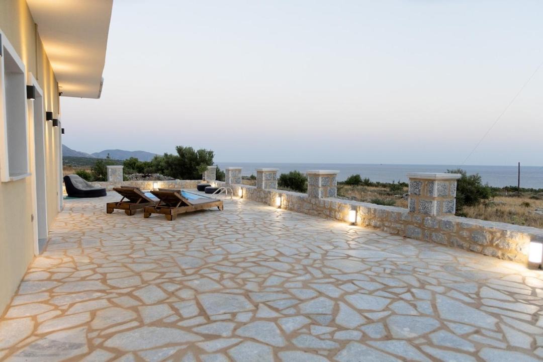 Photo of Patio Balcony in Omales