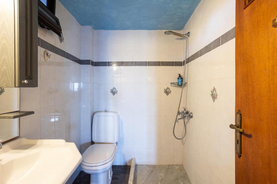 Photo of Bathroom in Omales