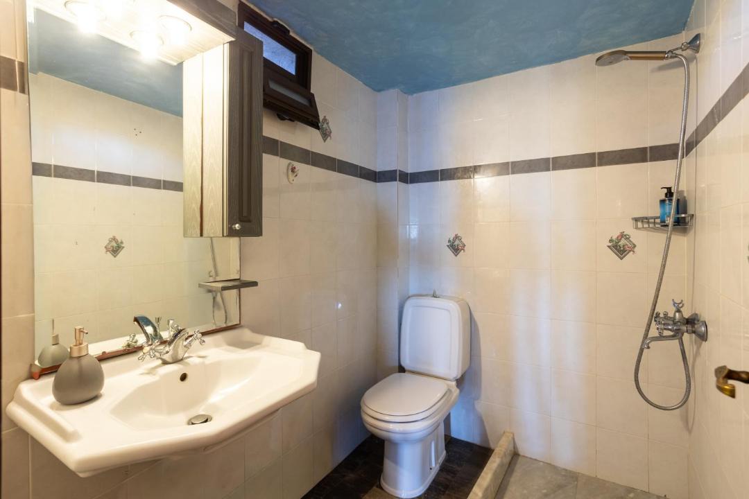 Photo of Bathroom in Omales