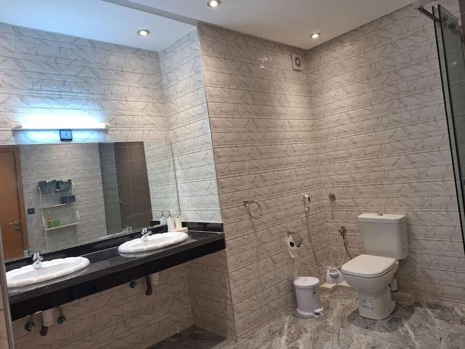 Photo of Bathroom in Majorelle